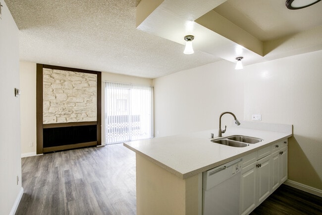 Building Photo - 451 S Harvard Blvd Unit 211
