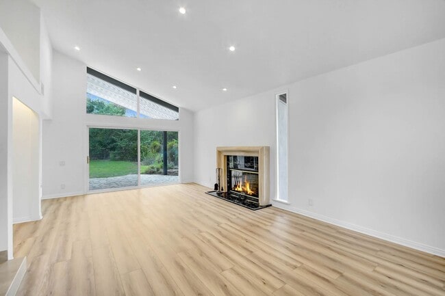 Photo - Rent this Beautiful 5 BEDROOM HOME NOW!