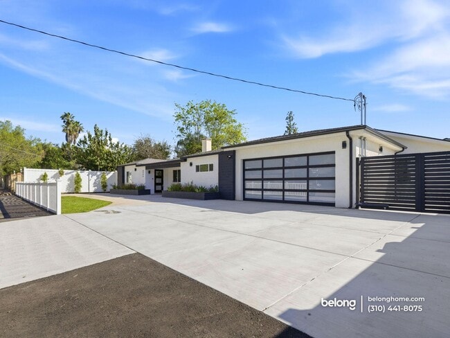 Photo - 8446 Penfield Ave