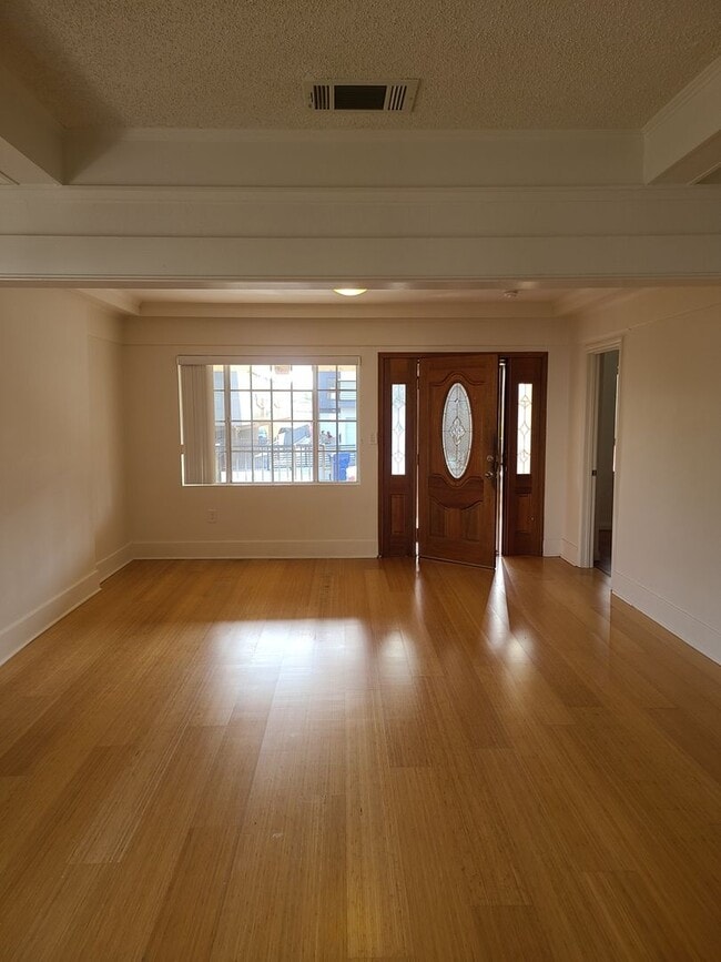 Photo - 522 N Hobart Blvd Unit 522 N. Hobart Bl.