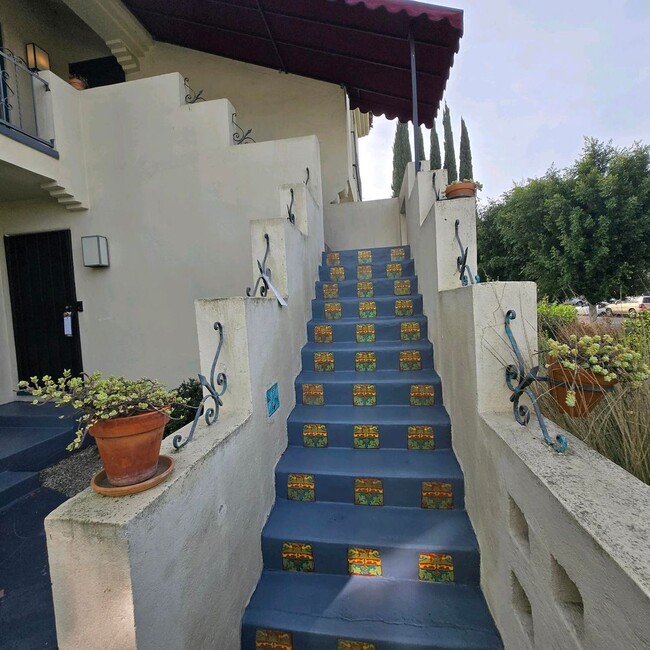 Photo - Large upper 2-bedroom Duplex Fairfax area