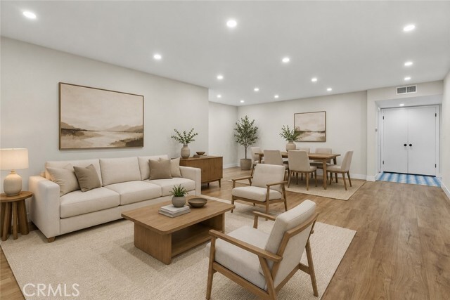 Building Photo - 6752 Hillpark Dr Unit 303