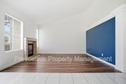Photo - 631 Hampshire Ln