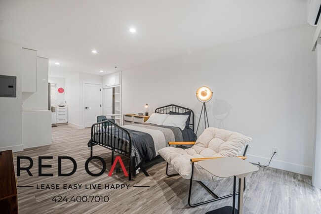 Photo - 1346 N Fuller Ave Unit 3