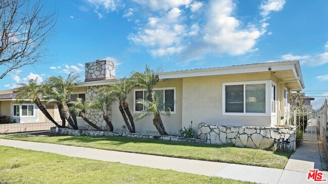 Photo - 5320 W 57th St