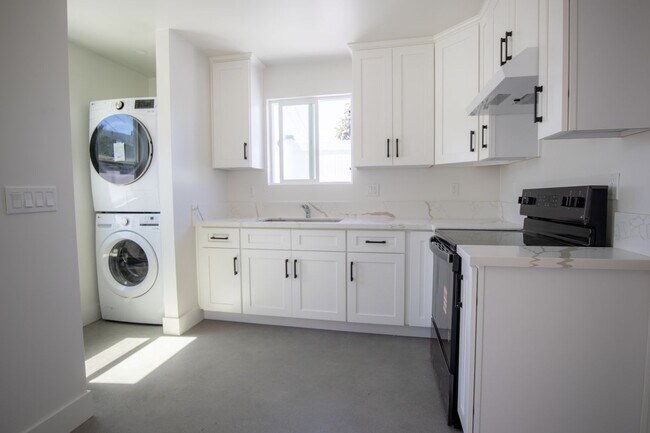 Photo - 4911 Lynnfield St