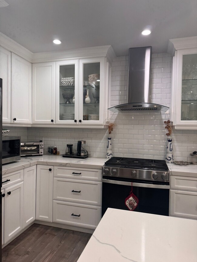 Photo - 11235 Densmore Ave