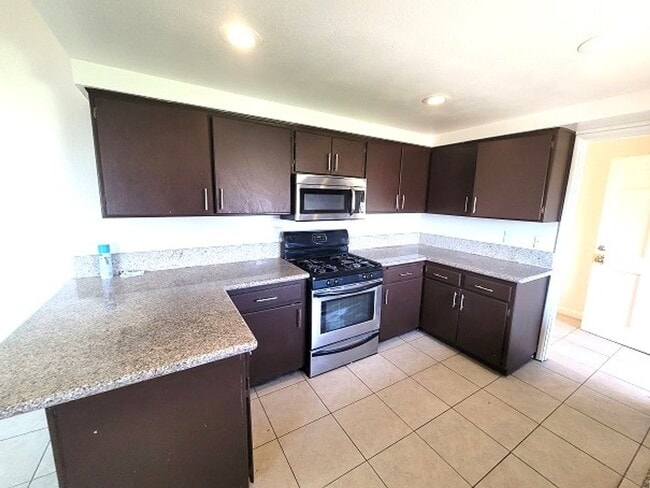 Renovated Single Story House - Close to Fr... - Renovated Single Story House - Close to Fr...