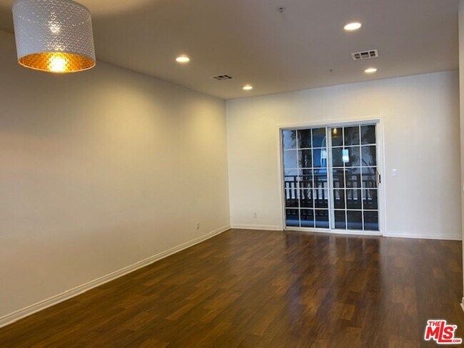 Photo - 5248 Satsuma Ave Unit 2