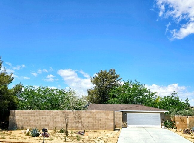Stunning 3 Bedroom 2 Bathroom Home in Yucc... - Stunning 3 Bedroom 2 Bathroom Home in Yucc...