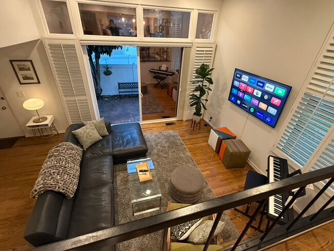 Living Room - 4310 W Kling St