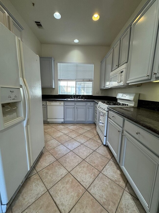 Photo - Spacious Tri-Level Townhome in Tustin Ranch