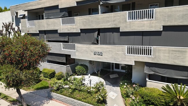 Encino Voltaire - Encino Voltaire Apartments