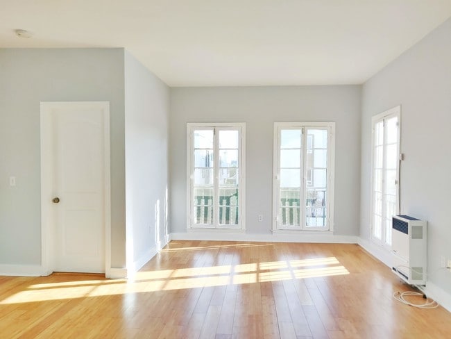 Photo - 5139 Melrose Avenue