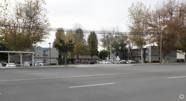 HERITAGE PLAZA - HERITAGE PLAZA Apartments