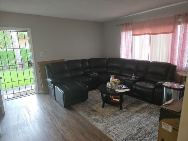 Photo - 9572 Maureen Dr Unit 1