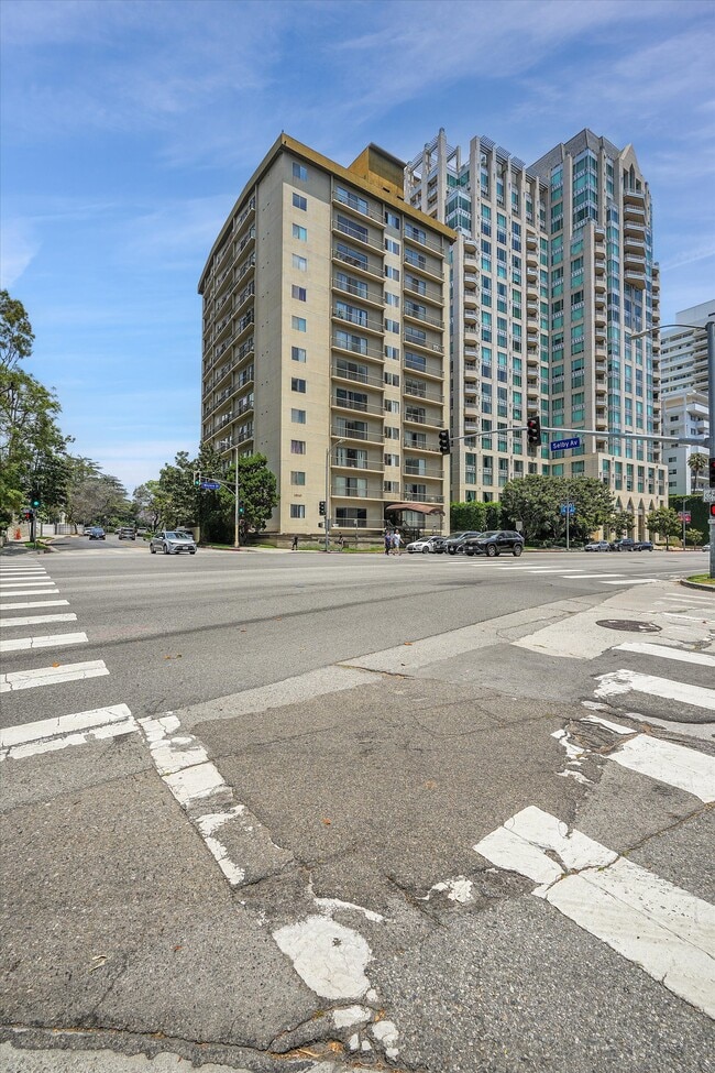 Building Photo - 10747 Wilshire Blvd Unit 1407
