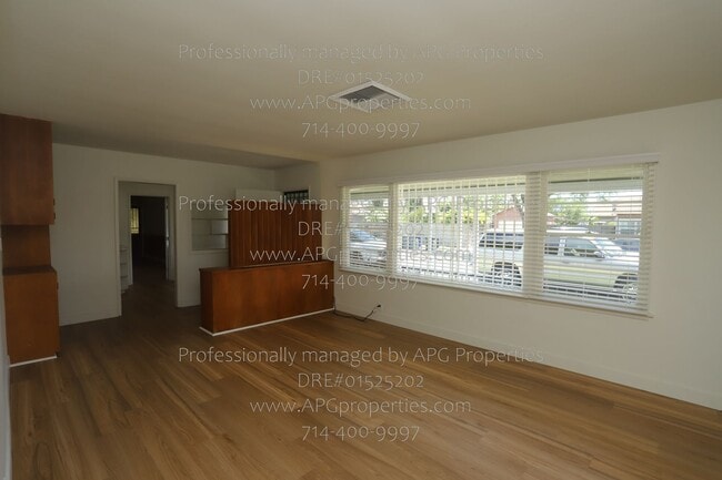 Photo - 919 W Wilshire Ave
