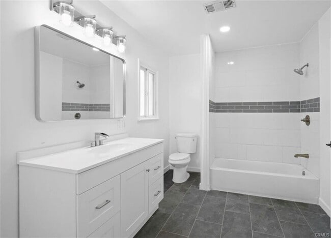 Building Photo - 15040 Broadmoor St