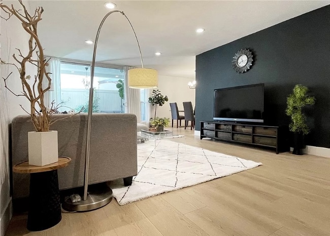 Building Photo - 4637 Willis Ave