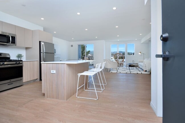 Photo - ~ 4 Bedroom 4 Bathroom Washer and Dryer in Unit Unit 302