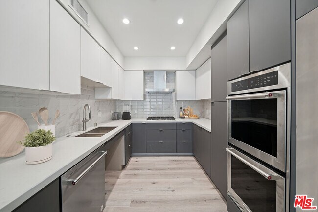 Photo - 1051 S Corning St Unit 102