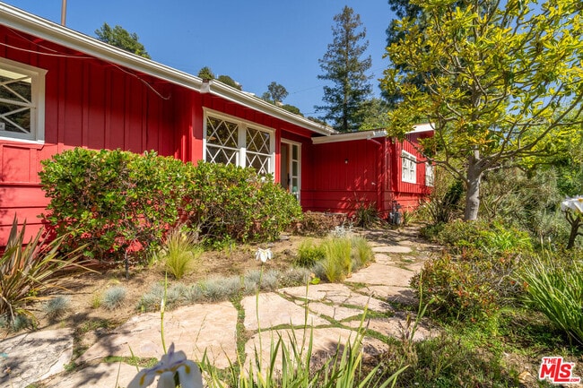 Building Photo - 2524 Laurel Pass Ave