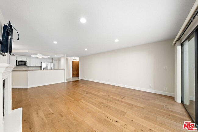 Photo - 1633 S Bentley Ave Unit 101