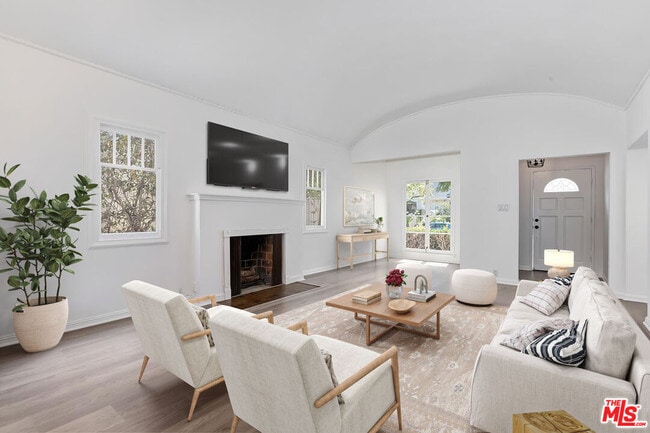 Photo - 212 N Palm Dr