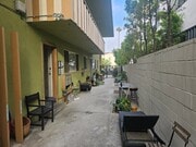 Courtyard - 1536 S Orange Grove Ave Apartments Unit 3