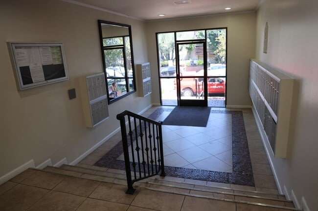 Photo - 5403 Newcastle Ave Unit 5403 Newcastle Ave APT 6