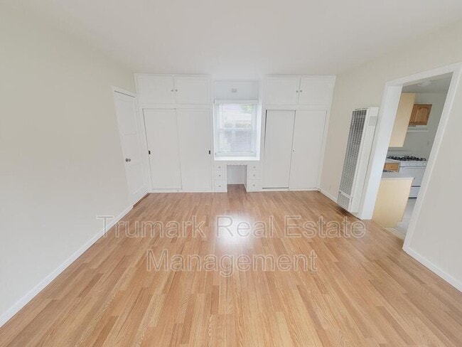 Photo - 927 E Lexington Dr Unit A