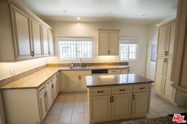 Photo - 1210 S La Jolla Ave