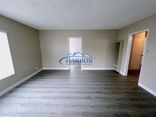 Photo - 1025 W 25th St