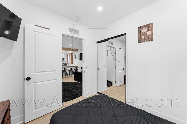 Photo - Comfortable 3 Bedroom Home with Private Backyard in Riverside