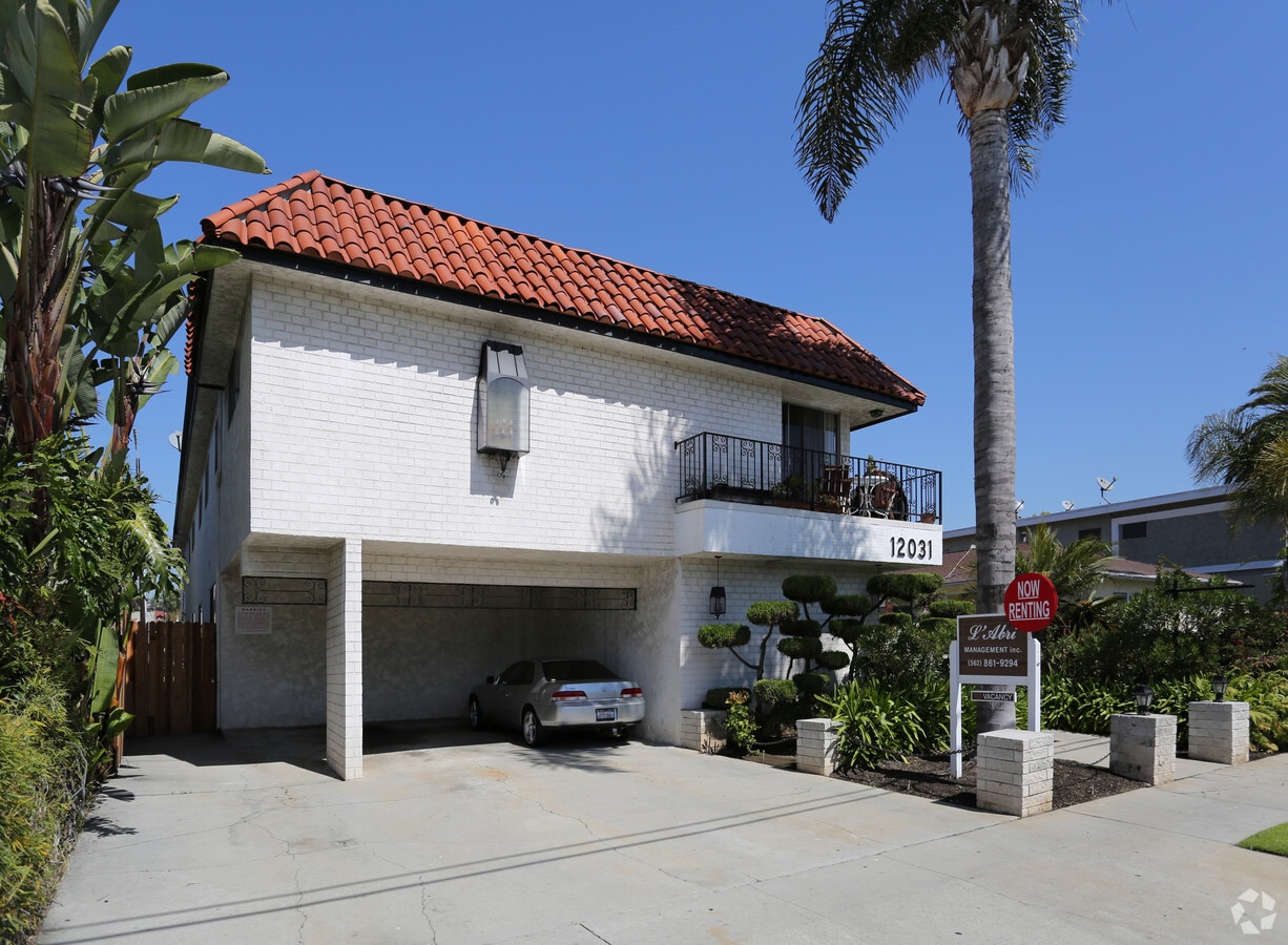 Primary Photo - 12031 Pacific Ave