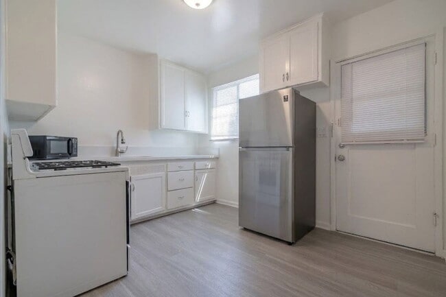 Photo - 4044 West Blvd Unit AA
