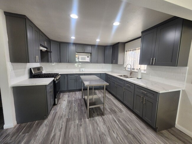 Photo - Move in Ready!! 3 Bedroom/2 bathroom