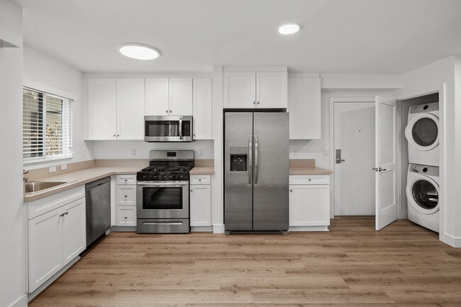 Photo - Kingsley Diplomat Apartments