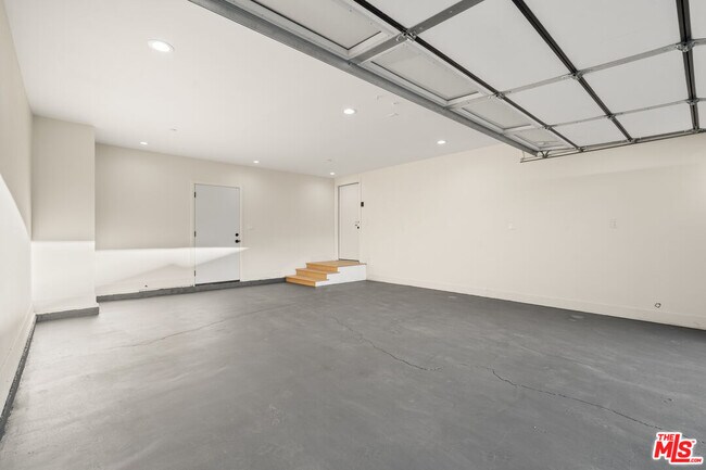 Photo - 4824 Saloma Ave