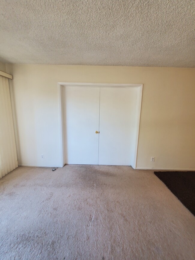 Den Off Living Room - 6199 Canterbury Dr Unit 202