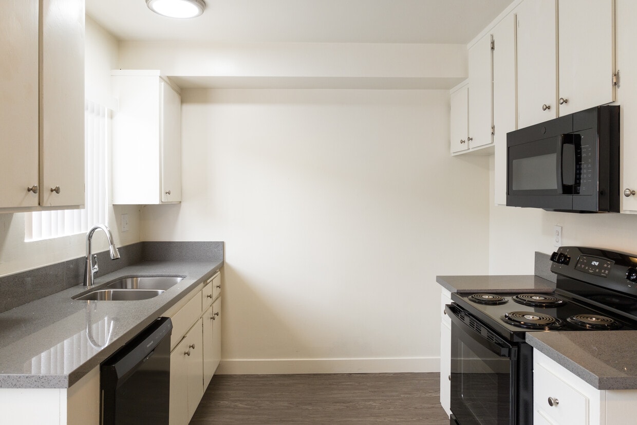 3D Tour - 7929 Stewart & Gray Rd Apartments