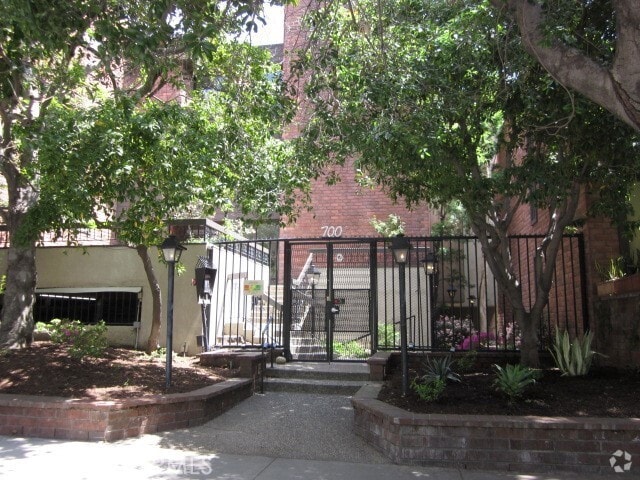 Building Photo - 700 S Lake Ave Unit 115 Rental