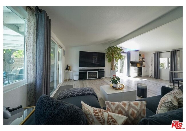 Photo - 848 W Irving Pl