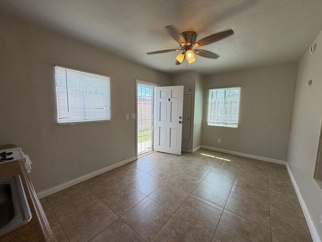 Building Photo - 339 E 19th St Unit D