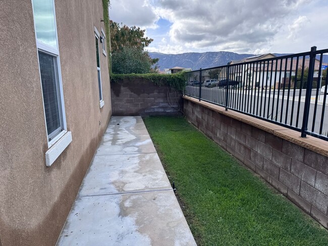 Photo - Large Newer Home - 4 Bedroom / 3 1/2 Bath