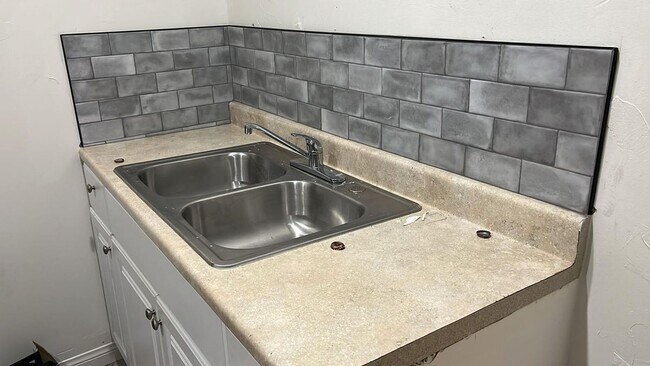 Photo - 2645 Chadwell Ave Unit Studio