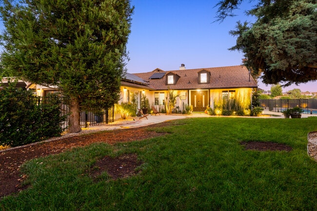 Photo - 7130 Gateshead Way