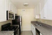 2BR, 1BA-Kitchen - Chateau Lakeside Apartments