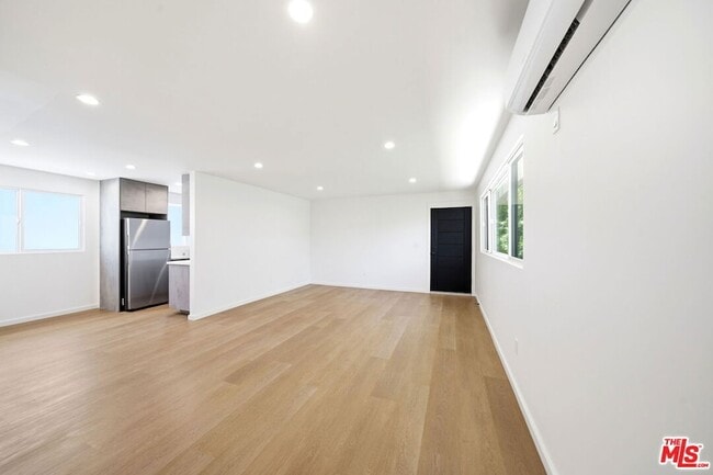 Photo - 333 6th Ave